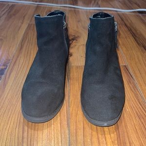 Blondo waterproof Suede Black booties in perfect condition